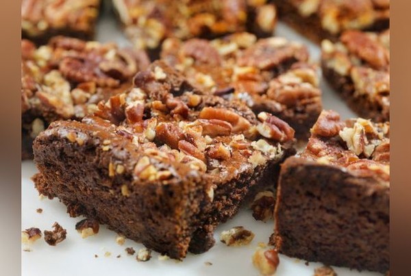 Cyril Lignac donne sa recette du brownie aux noix de pécan